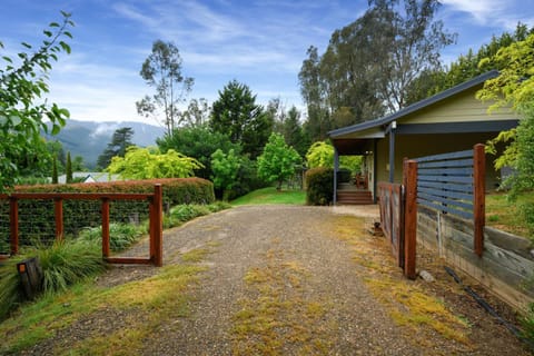 Natural landscape, Garden, Seating area, Garden view, Mountain view, pet friendly