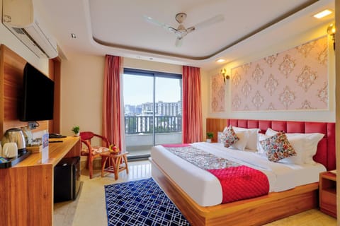Communal lounge/ TV room, Bed, TV and multimedia, Bedroom, air conditioner