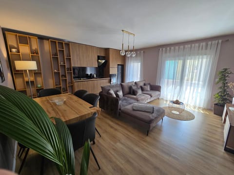 Kitchen or kitchenette, Living room, Dining area
