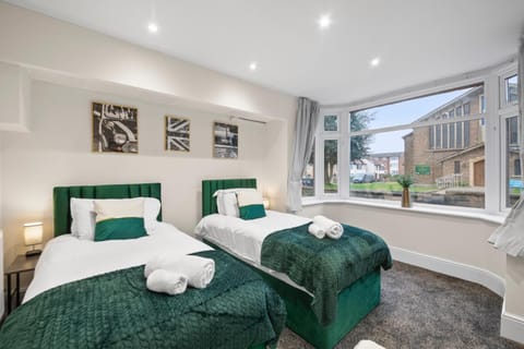 Bed, Photo of the whole room, Bedroom, furniture, towels