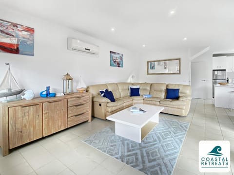 TV and multimedia, Living room, Lounge or bar