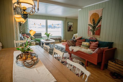 Living room, Photo of the whole room, Seating area