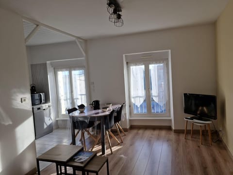 TV and multimedia, Living room, Dining area