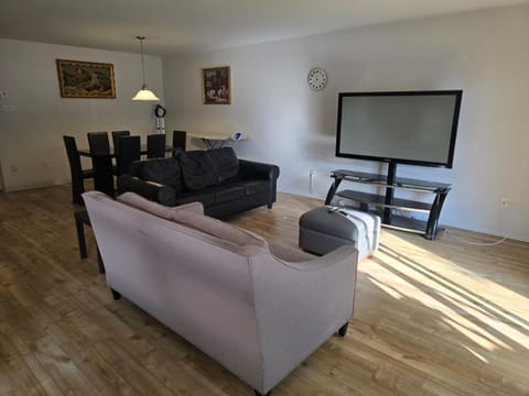 Communal lounge/ TV room, Dining area