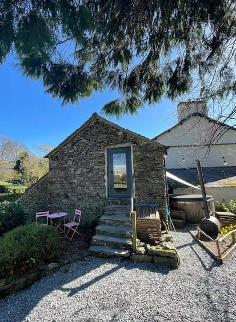 Hot-tub Hideaway Apartment in Hawkshead
