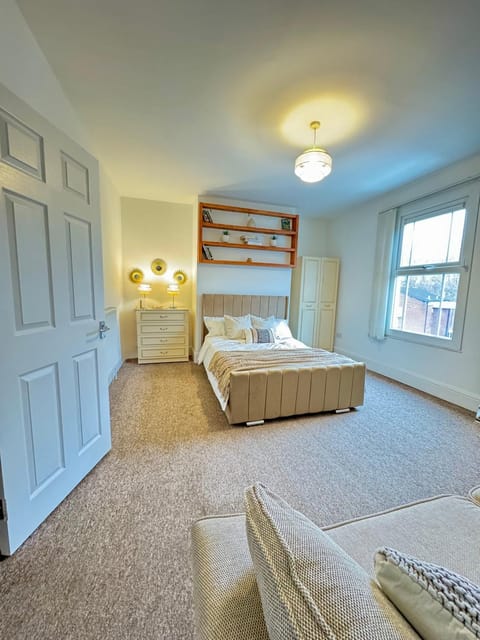 Bed, Photo of the whole room, Bedroom, wardrobe