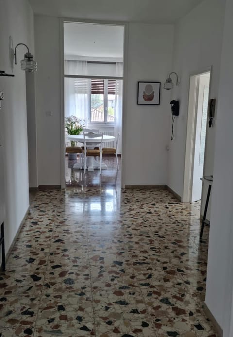 Facade/entrance, Dining area