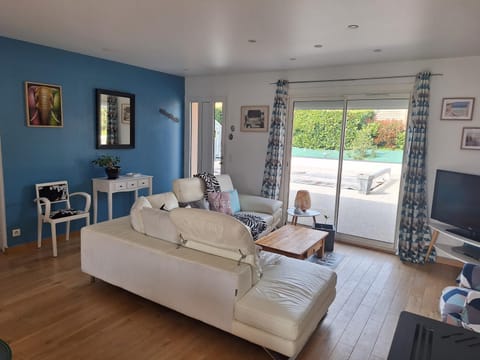 Communal lounge/ TV room, Communal lounge/ TV room