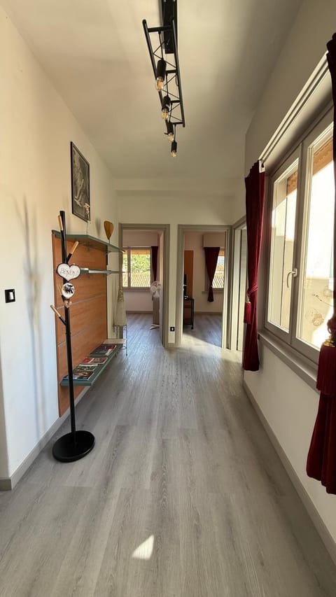 Facade/entrance, Photo of the whole room, City view