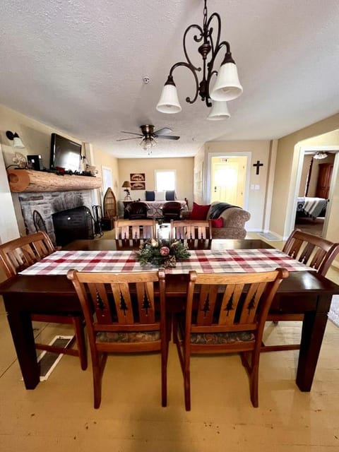 Cozy Cabin Rental near Table Rock Lake in Ozark Mountains, Missouri Cabin in Hollister