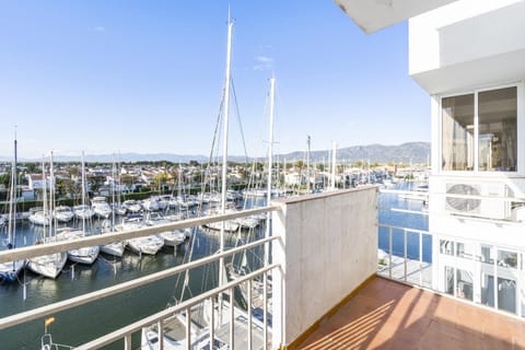 Property building, View (from property/room), Balcony/Terrace