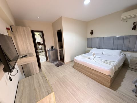 Communal lounge/ TV room, Bed, TV and multimedia, Photo of the whole room, Bedroom, towels