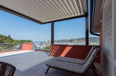 View (from property/room), Balcony/Terrace, Seating area, Sea view