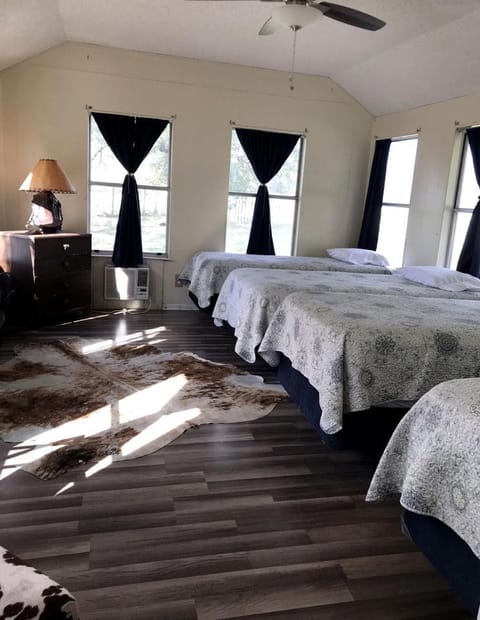 Spacious Cottage Rental for Group Getaway on Ranch near Dallas, Texas House in Texas