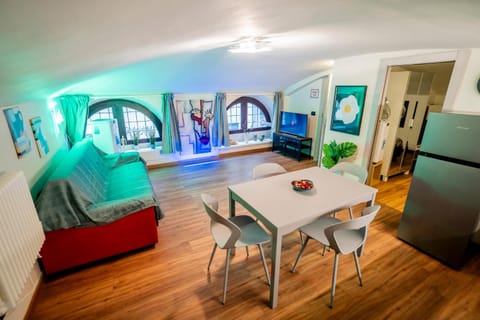 TV and multimedia, Kitchen or kitchenette, Living room, Seating area, Dining area, Evening entertainment