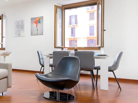 Living room, Seating area, Dining area