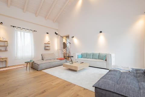 Communal lounge/ TV room, Living room, Photo of the whole room, Seating area
