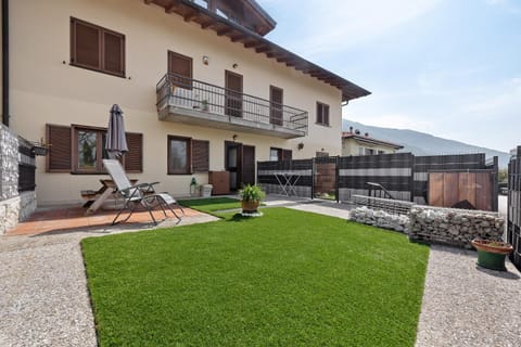 Property building, Balcony/Terrace, Living room