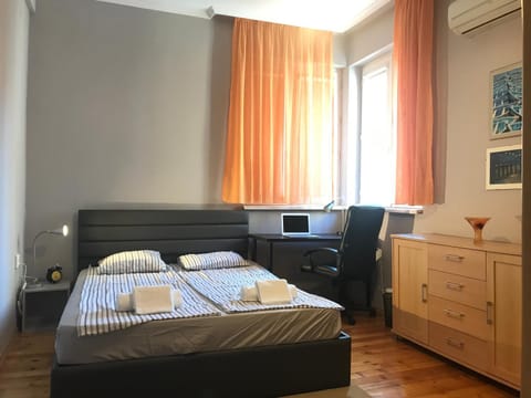 Bed, Seating area, Bedroom, towels, air conditioner