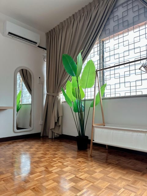 Bed, Photo of the whole room, Seating area, Bedroom, internet, air conditioner