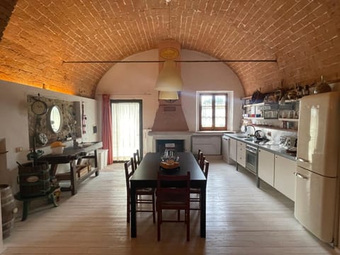 Living room, Dining area, air conditioner