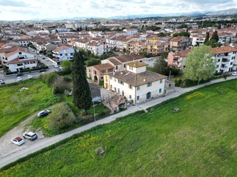 Property building, Neighbourhood, Bird's eye view, City view, Street view