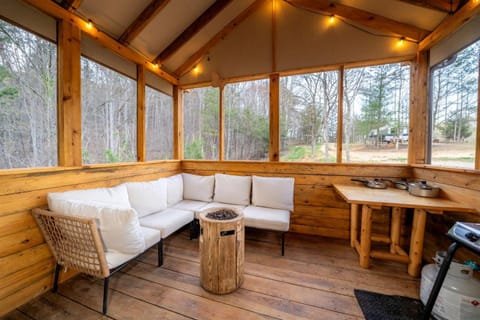 Seating area, Dining area