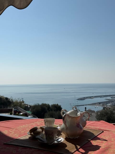 Natural landscape, Coffee/tea facilities, View (from property/room), Balcony/Terrace, Sea view