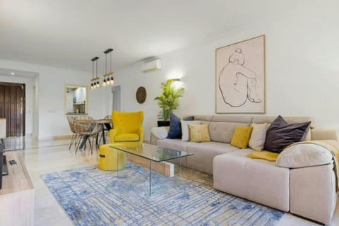 TV and multimedia, Living room, Seating area, Dining area, air conditioner