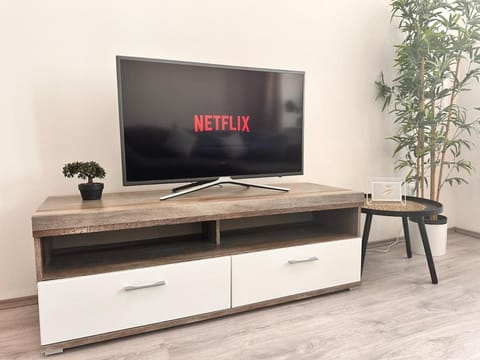 Communal lounge/ TV room, TV and multimedia, Evening entertainment