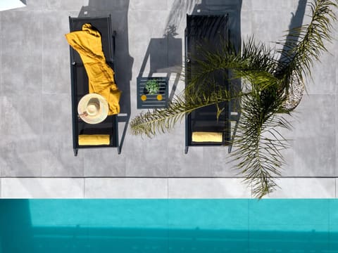 Day, Swimming pool, sunbed