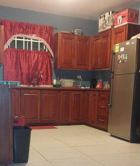 Coffee/tea facilities, microwave, oven, kitchen