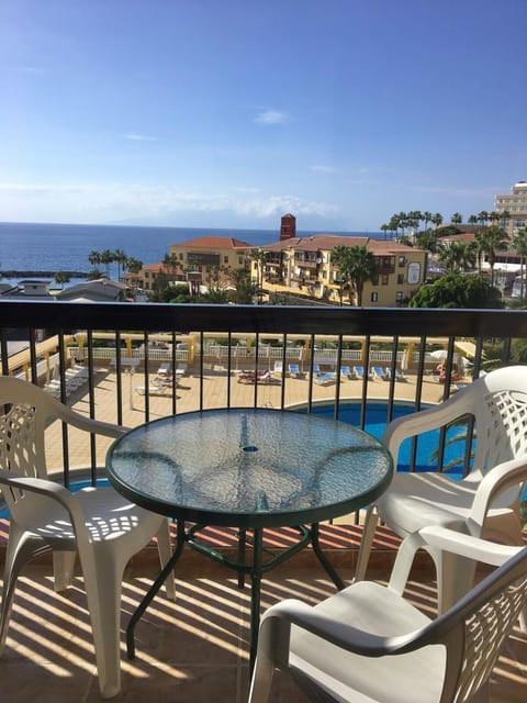 View (from property/room), Balcony/Terrace, Pool view, Sea view