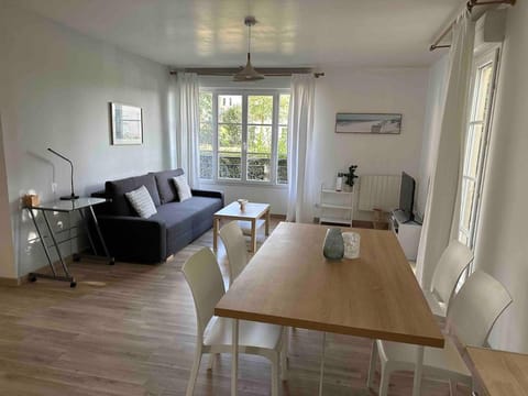 Disneyland 10 minutes Paris 35 minutes Apartment in Bussy-Saint-Georges