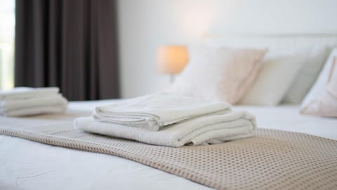 Bed, Photo of the whole room, Bedroom, towels