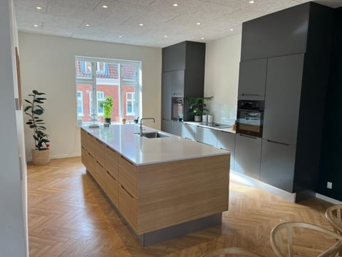 Stort byhus ved havnen i centrum Villa in Ringkobing