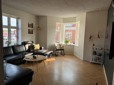 Stort byhus ved havnen i centrum Villa in Ringkobing