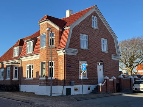 Stort byhus ved havnen i centrum Villa in Ringkobing