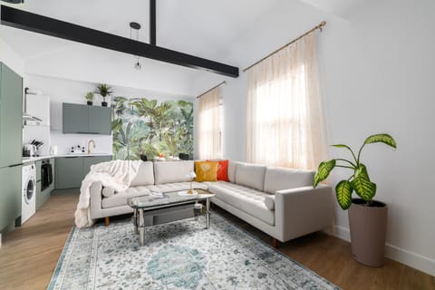 Kitchen or kitchenette, Living room, Photo of the whole room, Seating area, Dining area