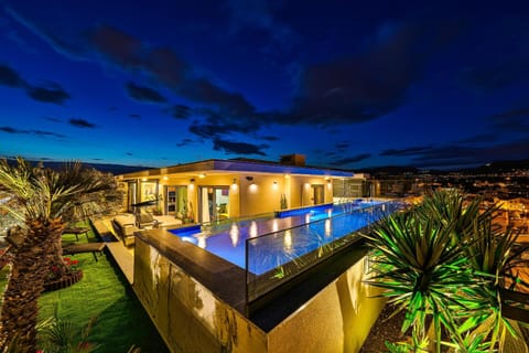 Property building, Balcony/Terrace, Swimming pool