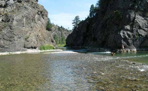 Riverside Cabin with Rare Claw-Foot Bathtub, Montana Cabin in Idaho