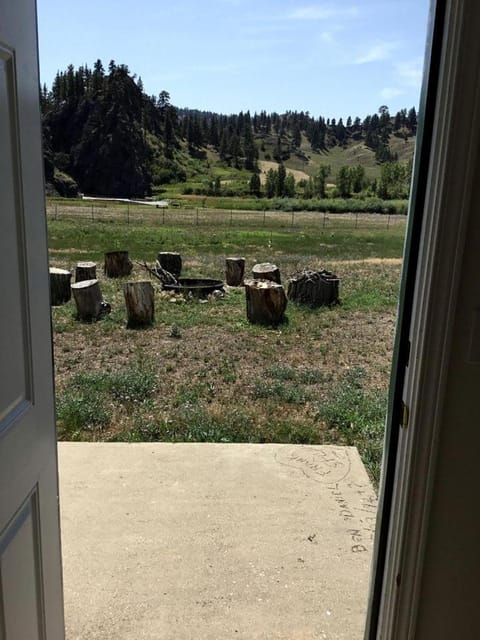 Riverside Cabin with Rare Claw-Foot Bathtub, Montana Cabin in Idaho