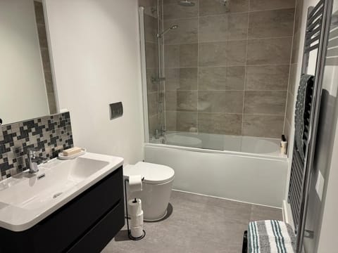 Shower, Toilet, Bathroom, Bath