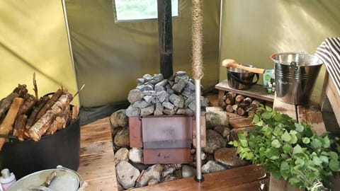 Remote Lakeside Bell Tent with Outdoor Sauna in Finland House in Uusimaa