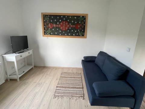 Communal lounge/ TV room, TV and multimedia, Living room, Seating area, Evening entertainment