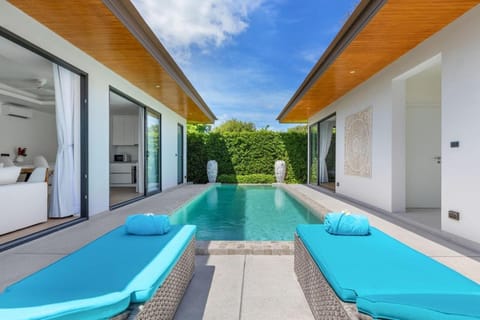 Pool view, Swimming pool, sunbed