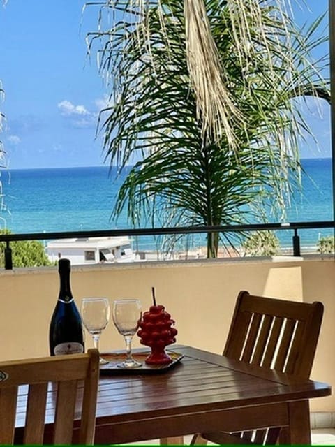 Property building, Patio, Day, Natural landscape, View (from property/room), Balcony/Terrace, Food and drinks, Dining area, Beach, Sea view, Drinks
