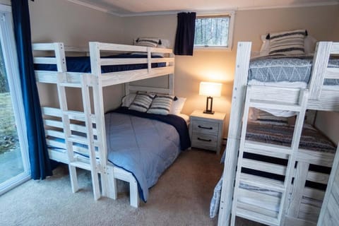 Relaxing Retreat in the Heart of Dover House in West Dover