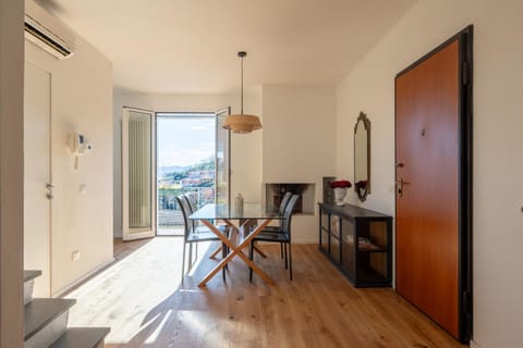Living room, Dining area, air conditioner