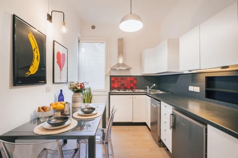 Kitchen or kitchenette, Dining area, dishwasher, stove